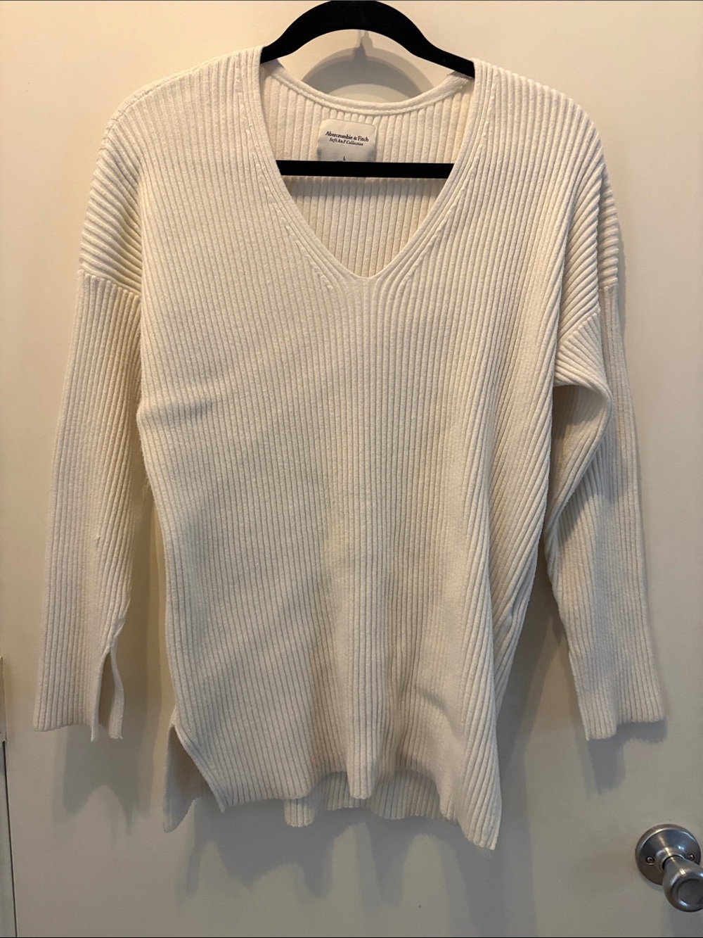 Abercrombie & Fitch Ivory Ribbed V-Neck Normcore Quiet Luxury Sweater Size L